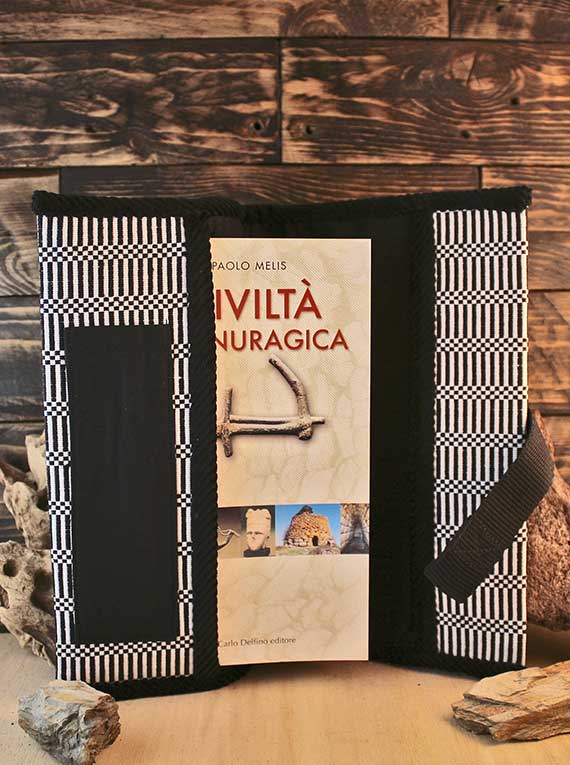 Made by Sardinia - Porta agenda, libro o tablet in tessuto bisaccia